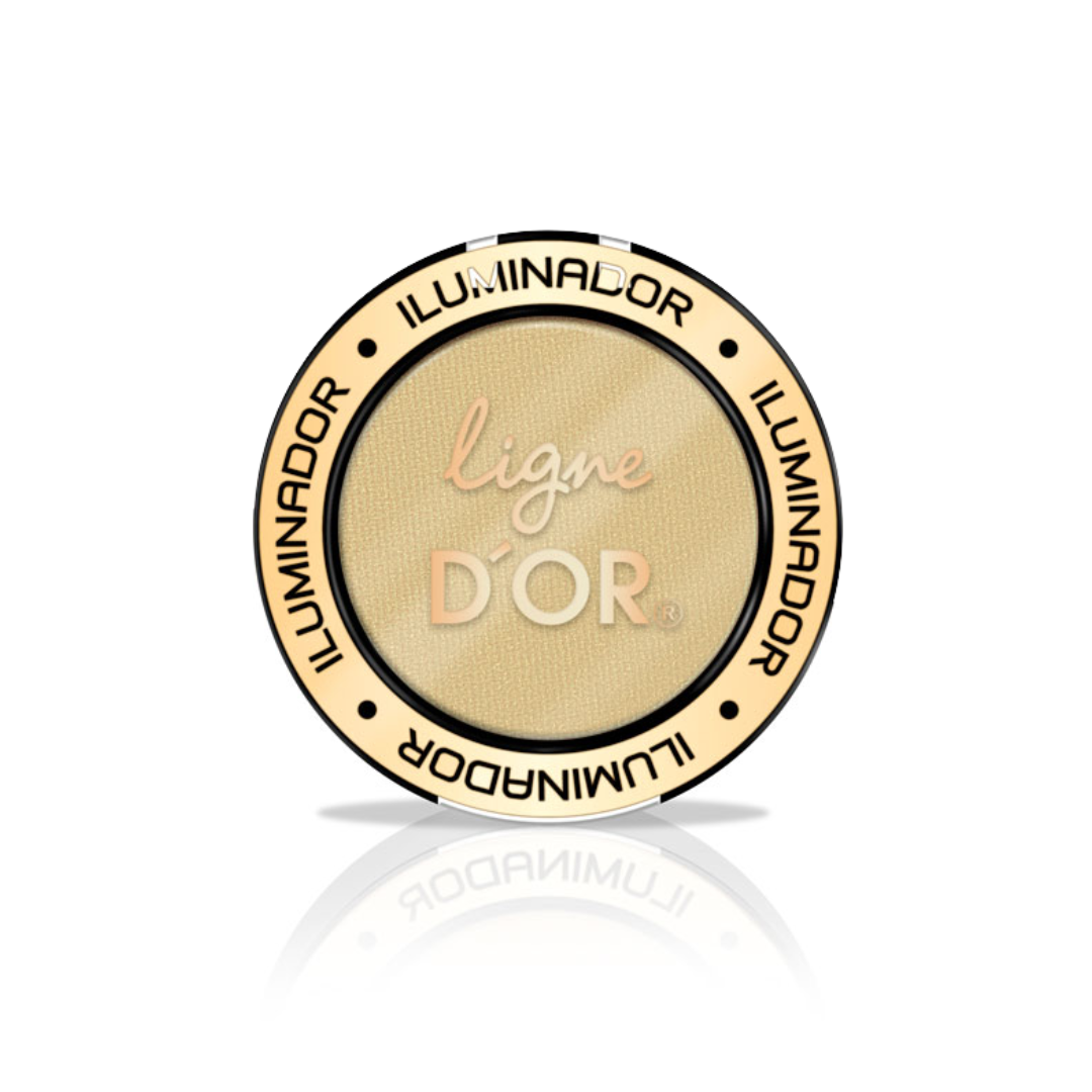 Iluminador de ligne d´or tono California dorado aporta brillo natural y resalta facciones de tu rostro. Disponible en azzoc